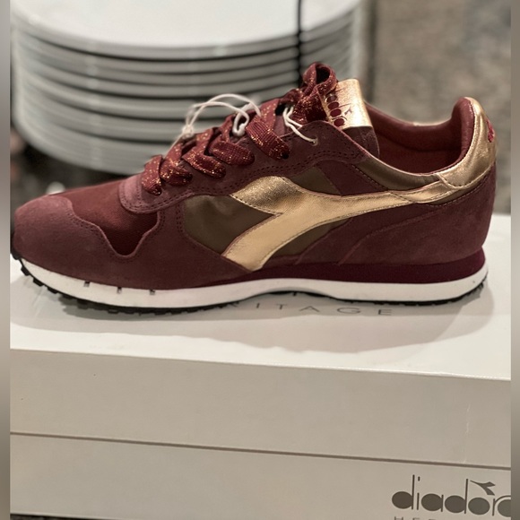 Brand New Diadora Trident Low Satin Sneakers - Picture 3 of 3